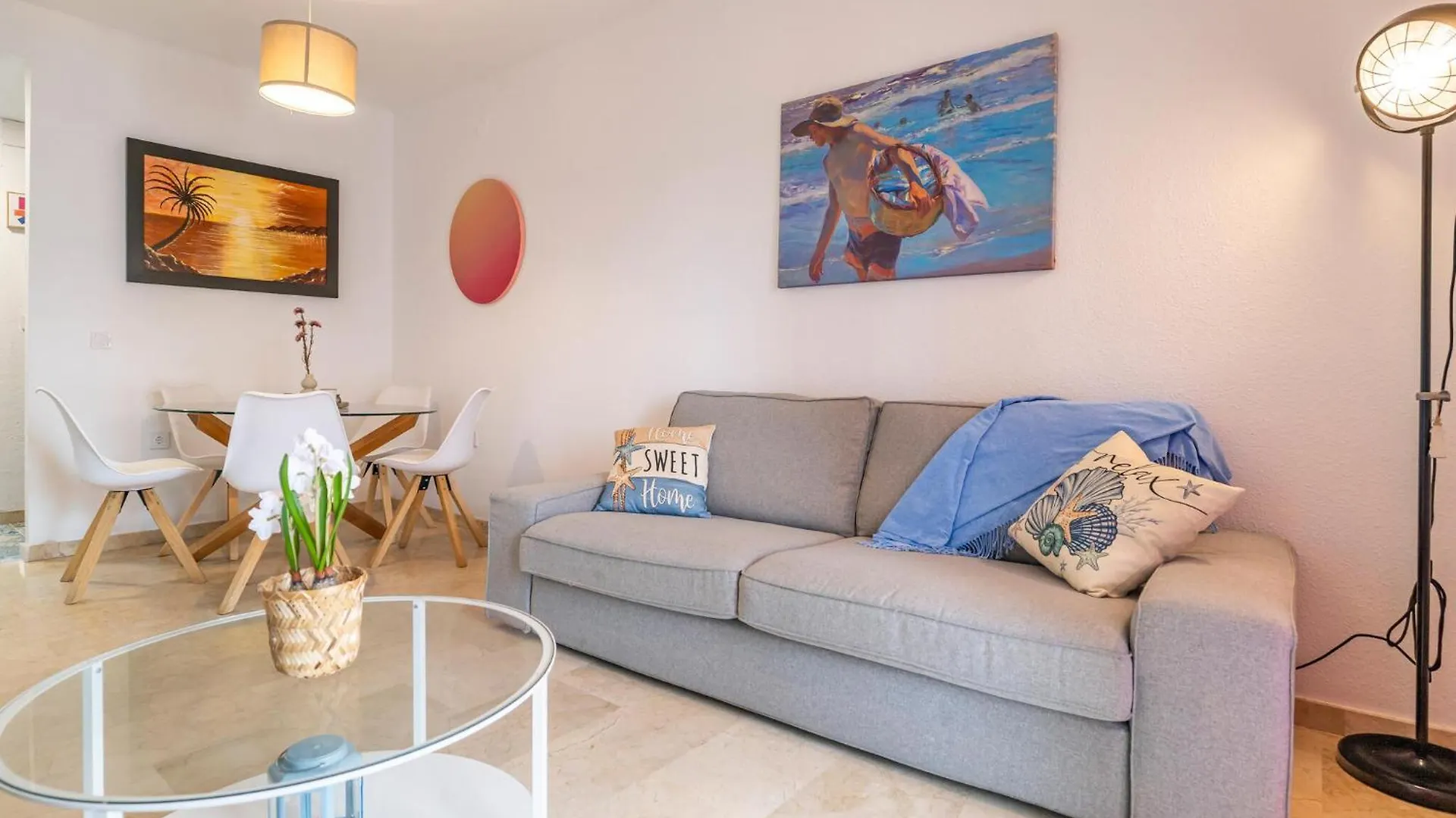 3 Bedroom Cozy Apartment In Velez Malaga